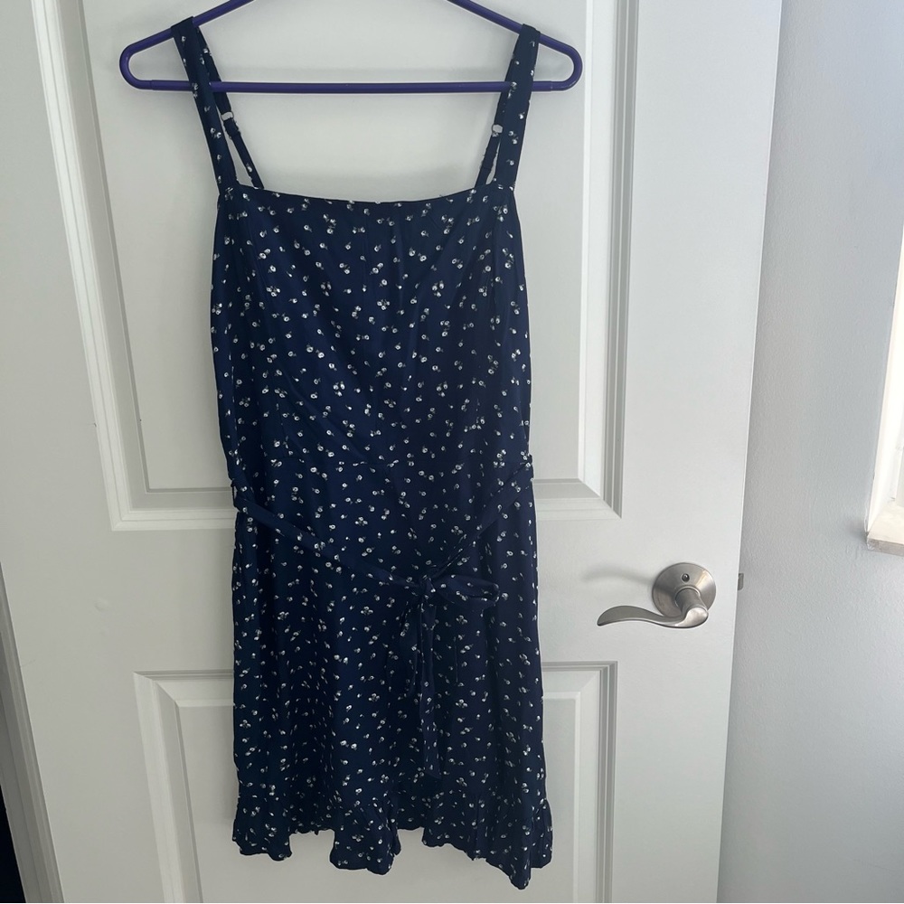 🌴 Hollister Navy and White Floral Dress Size Large